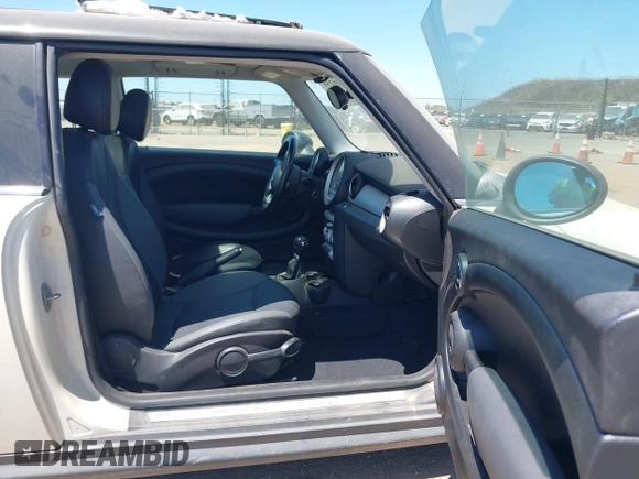 2010 MINI Hardtop with VIN WMWMF3C51ATZ23464, listed as a IAAI auction lot 42710259 with 124,660 mi miles and . Bid and sale history available at DreamBid. Image 5.