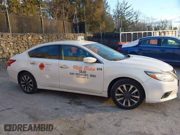 2017 Nissan Altima SV with VIN 1N4AL3AP3HC285236, listed as a IAAI auction lot 41272147 with 246,465 mi miles and . Bid and sale history available at carsss.com. Image 13.