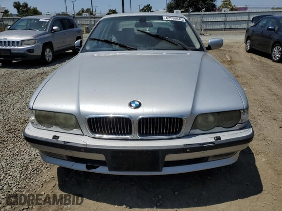 2001 BMW 7 Series 740iL z VIN WBAGH83461DP30331, wystawiony jako Copart lot #62536945 z przebiegiem 121 724 mil mil oraz Czysty tytuł • Clean title. Historia ofert i sprzedaży dostępna na DreamBid. Obrazek 5.