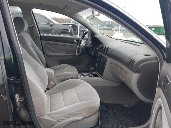 2003 Volkswagen Passat GL with VIN WVWMD63B03P039933, listed as a IAAI auction lot 41485822 with 133,907 mi miles. Bid and sale history available at carsss.com. Image 5.
