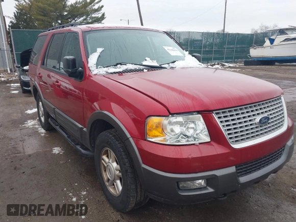 2005 Ford Expedition Special Service with VIN 1FMPU16505LA82177, listed as a IAAI auction lot 41162344 with 149,605 mi miles. Bid and sale history available at carsss.com. Image 1.