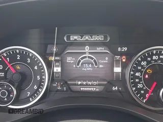 2020 Ram 1500 Big Horn z VIN 1C6SRFFT0LN394102, wystawiony jako IAAI lot #42282361 z przebiegiem 56 065 mil mil oraz . Historia ofert i sprzedaży dostępna na DreamBid. Obrazek 7.