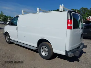 2019 GMC Savana Cargo z VIN 1GTW7AFG8K1304433, wystawiony jako IAAI lot #42219322 z przebiegiem 172 315 mil mil oraz . Historia ofert i sprzedaży dostępna na DreamBid. Obrazek 3.