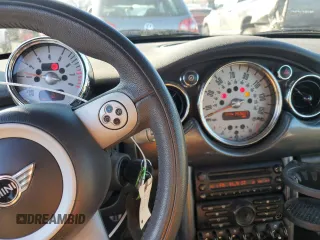 2008 MINI Convertible S with VIN WMWRH33598TU81236, listed as a Copart auction lot 42332895 with 140,607 mi miles and Salvage title. Bid and sale history available at DreamBid. Image 9.