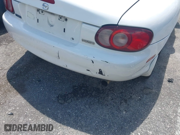 2003 Mazda MX-5 Miata Cloth z VIN JM1NB353730312566, wystawiony jako IAAI lot #41782864 z przebiegiem Nie podano mil oraz . Historia ofert i sprzedaży dostępna na DreamBid. Obrazek 17.