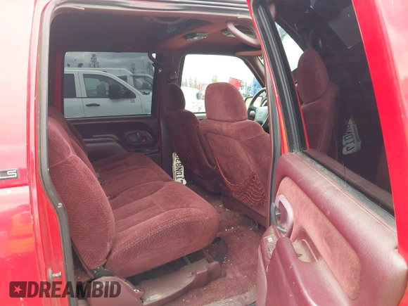 1996 Chevrolet Suburban with VIN 1GNGK26J6TJ327156, listed as a IAAI auction lot 41858544 with 195,532 mi miles. Bid and sale history available at carsss.com. Image 8.