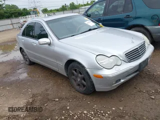 2002 Mercedes-Benz C 230/260/280/320 z VIN WDBRF64J52E009146, wystawiony jako IAAI lot #42504210 z przebiegiem 188 496 mil mil oraz . Historia ofert i sprzedaży dostępna na DreamBid. Obrazek 1.