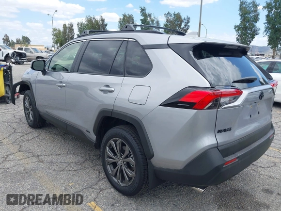 2025 Toyota RAV4 Hybrid XLE Premium z VIN JTMB6RFV5SD157761, wystawiony jako IAAI lot #42261188 z przebiegiem 3 586 mil mil oraz . Historia ofert i sprzedaży dostępna na DreamBid. Obrazek 3.