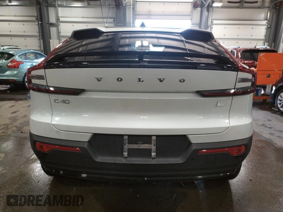 2023 Volvo C40 Plus с VIN YV4ED3GL3P2065898, выставлен на аукционе Copart как лот 41224334 с пробегом 10 423 миль миль и . История ставок и продаж доступна на DreamBid. Изображение 6.