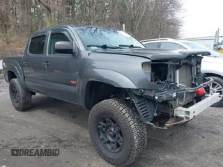 2011 Toyota Tacoma with VIN 3TMLU4EN1BM067901, listed as a IAAI auction lot 42043408 with 186,499 mi miles. Bid and sale history available at carsss.com. Image 1.