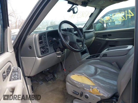 2005 GMC Yukon SLT with VIN 1GKEK13TX5R274020, listed as a IAAI auction lot 41889445 with 209,132 mi miles. Bid and sale history available at carsss.com. Image 5.