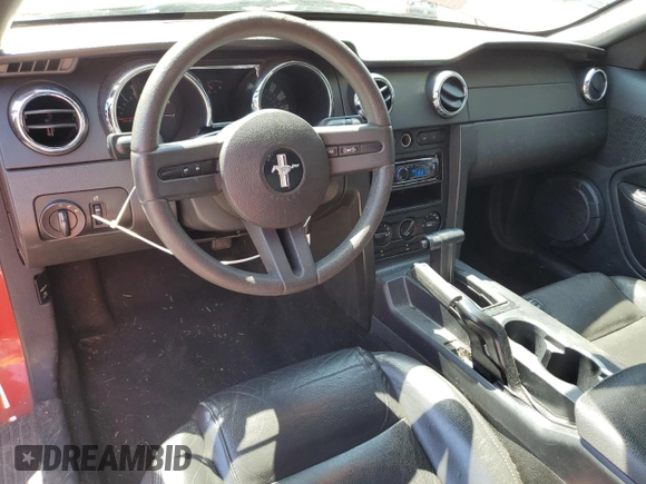 2005 Ford Mustang Deluxe z VIN 1ZVFT80N555129676, wystawiony jako Copart lot #52985715 z przebiegiem 135 160 mil mil oraz Szkoda całkowita • Salvage title. Historia ofert i sprzedaży dostępna na DreamBid. Obrazek 8.
