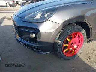 2021 Porsche Cayenne GTS z VIN WP1AG2AY0MDA35148, wystawiony jako IAAI lot #41949459 z przebiegiem 12 844 mil mil oraz . Historia ofert i sprzedaży dostępna na DreamBid. Obrazek 6.