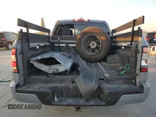 2024 Nissan Frontier Pro-X z VIN 1N6ED1EJ7RN619600, wystawiony jako Copart lot #74284664 z przebiegiem 19 786 mil mil oraz Szkoda całkowita • Salvage title. Historia ofert i sprzedaży dostępna na DreamBid. Obrazek 6.