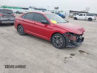 2024 Volkswagen Jetta Sport z VIN 3VWBM7BU7RM076151, wystawiony jako IAAI lot #41511283 z przebiegiem 5 931 mil mil oraz . Historia ofert i sprzedaży dostępna na DreamBid. Obrazek 1.