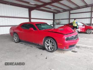 2016 Dodge Challenger SXT Plus z VIN 2C3CDZAG3GH114117, wystawiony jako IAAI lot #42334494 z przebiegiem 131 667 mil mil oraz . Historia ofert i sprzedaży dostępna na DreamBid. Obrazek 1.