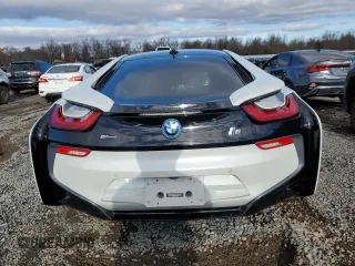 2016 BMW i8 z VIN WBY2Z2C52GV675006, wystawiony jako Copart lot #84521024 z przebiegiem 65 822 mil mil oraz Szkoda całkowita • Salvage title. Historia ofert i sprzedaży dostępna na DreamBid. Obrazek 6.