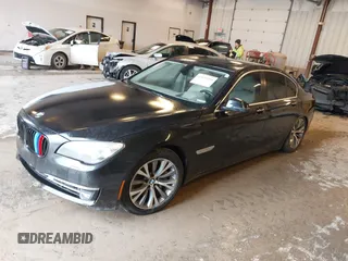 2013 BMW 7 Series 750i xDrive z VIN WBAYB6C56DC997904, wystawiony jako IAAI lot #42529968 z przebiegiem Nie podano mil oraz . Historia ofert i sprzedaży dostępna na DreamBid. Obrazek 2.