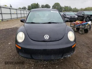 2010 Volkswagen New Beetle Coupe with VIN 3VWRW3AG7AM027033, listed as a Copart auction lot 72426264 with 131,396 mi miles and Clean Title. Bid and sale history available at carsss.com. Image 5.