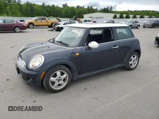 2009 MINI Hardtop z VIN WMWMF33559TW70161, wystawiony jako Copart lot #58711205 z przebiegiem 136 887 mil mil oraz Tytuł czysty. Historia ofert i sprzedaży dostępna na DreamBid. Obrazek 1.