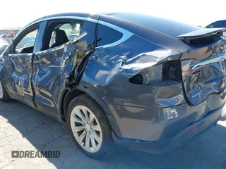 2018 Tesla Model X 75D with VIN 5YJXCBE26JF121937, listed as a IAAI auction lot 41652666 with 93,478 mi miles and . Bid and sale history available at carsss.com. Image 19.