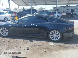 2014 Tesla Model S 60 z VIN 5YJSA1H13EFP42250, wystawiony jako IAAI lot #42267590 z przebiegiem 196 142 mil mil oraz . Historia ofert i sprzedaży dostępna na DreamBid. Obrazek 15.
