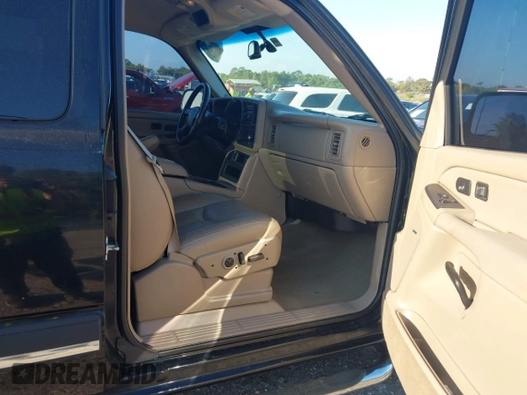 2004 Chevrolet Silverado 1500 LS with VIN 1GCEC19T44Z291569, listed as a IAAI auction lot 42020719 with 119,212 mi miles and . Bid and sale history available at DreamBid. Image 5.