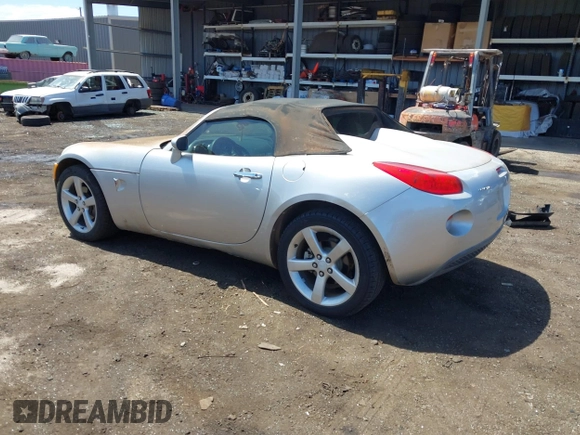2007 Pontiac Solstice z VIN 1G2MB35B37Y137084, wystawiony jako IAAI lot #41751483 z przebiegiem 68 241 mil mil oraz . Historia ofert i sprzedaży dostępna na DreamBid. Obrazek 3.