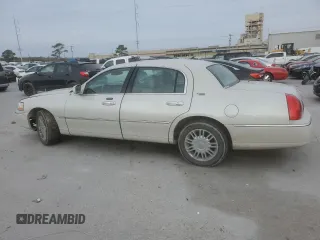 2006 Lincoln Town Car Signature Limited z VIN 1LNHM82V26Y632499, wystawiony jako Copart lot #47614885 z przebiegiem 99 009 mil mil oraz Szkody całkowita. Historia ofert i sprzedaży dostępna na DreamBid. Obrazek 2.