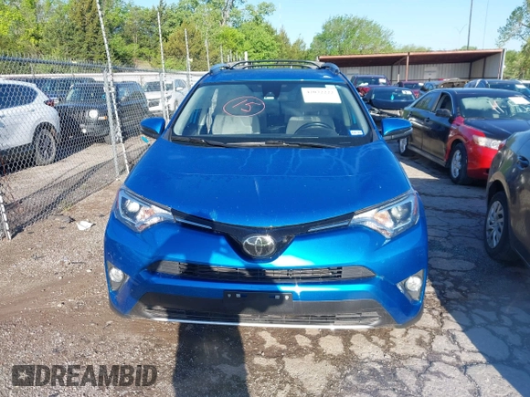 2018 Toyota RAV4 XLE with VIN JTMWFREV1JJ736877, listed as a IAAI auction lot 42072222 with 43,004 mi miles and . Bid and sale history available at carsss.com. Image 13.