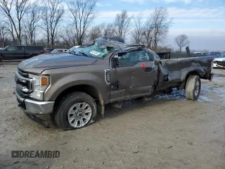 2022 Ford F-250 XL z VIN 1FTRF2BT4NEC24651, wystawiony jako Copart lot #84974204 z przebiegiem Nie podano mil oraz Szkoda całkowita • Salvage title. Historia ofert i sprzedaży dostępna na DreamBid. Obrazek 1.