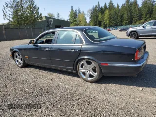 2004 Jaguar XJ R z VIN SAJWA73B44TG20291, wystawiony jako Copart lot #54452375 z przebiegiem 148 491 mil mil oraz Czysty tytuł • Clean title. Historia ofert i sprzedaży dostępna na DreamBid. Obrazek 2.