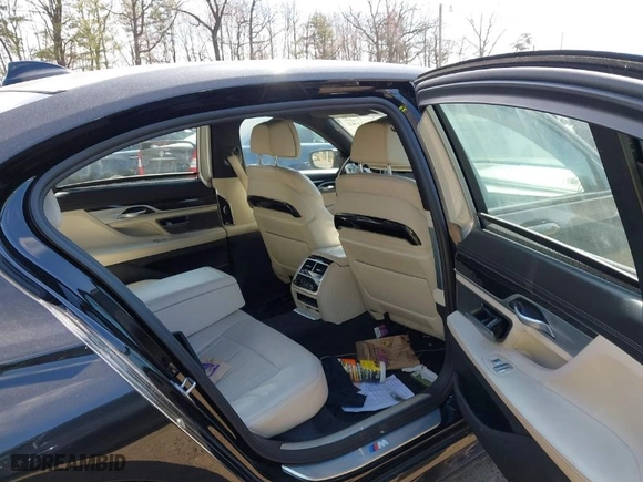 2021 BMW 7 Series 750i xDrive with VIN WBA7U2C05MCF72521, listed as a IAAI auction lot 41763182 with 68,668 mi miles. Bid and sale history available at carsss.com. Image 8.