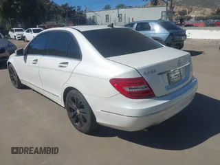 2014 Mercedes-Benz C 250 Sport z VIN WDDGF4HB1EA893149, wystawiony jako IAAI lot #41865343 z przebiegiem 188 557 mil mil oraz . Historia ofert i sprzedaży dostępna na DreamBid. Obrazek 3.
