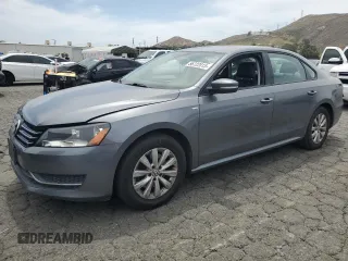 2015 Volkswagen Passat Limited Edition z VIN 1VWAT7A30FC044646, wystawiony jako Copart lot #56722015 z przebiegiem 145 043 mil mil oraz Szkoda całkowita • Salvage title. Historia ofert i sprzedaży dostępna na DreamBid. Obrazek 1.