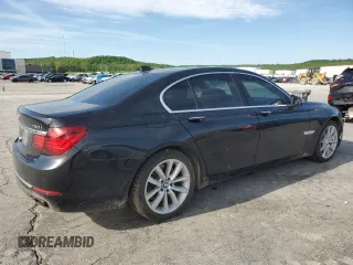 2013 BMW 7 Series 750i xDrive z VIN WBAYB6C50DD223559, wystawiony jako Copart lot #54000435 z przebiegiem 265 821 mil mil oraz Czysty tytuł • Clean title. Historia ofert i sprzedaży dostępna na DreamBid. Obrazek 3.