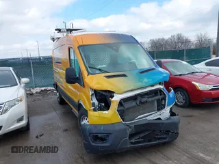 2020 Ford Transit Cargo z VIN 1FTBR2C85LKA15937, wystawiony jako IAAI lot #41673232 z przebiegiem 56 172 mil mil oraz . Historia ofert i sprzedaży dostępna na DreamBid. Obrazek 1.