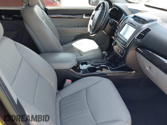 2014 Kia Sorento SX with VIN 5XYKW4A73EG458059, listed as a IAAI auction lot 41860159 with 140,644 mi miles. Bid and sale history available at carsss.com. Image 5.