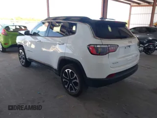 2024 Jeep Compass Limited z VIN 3C4NJDCN6RT597494, wystawiony jako IAAI lot #42538077 z przebiegiem 31 033 mil mil oraz . Historia ofert i sprzedaży dostępna na DreamBid. Obrazek 3.