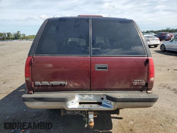 1998 GMC Suburban z VIN 3GKFK16R1WG503206, wystawiony jako Copart lot #69802344 z przebiegiem 231 148 mil mil oraz Szkody całkowita. Historia ofert i sprzedaży dostępna na DreamBid. Obrazek 6.