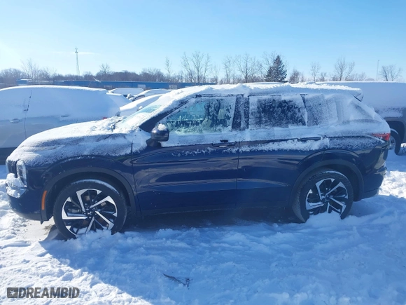 2024 Mitsubishi Outlander SE with VIN JA4J4VA80RZ055352, listed as a IAAI auction lot 41587298 with 2,456 mi miles. Bid and sale history available at carsss.com. Image 14.