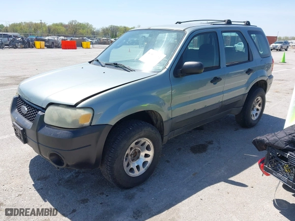 2005 Ford Escape XLS Value with VIN 1FMYU92Z75DA03268, listed as a IAAI auction lot 42051311 with 124,985 mi miles. Bid and sale history available at carsss.com. Image 2.