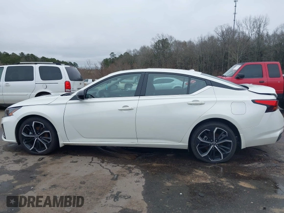 2023 Nissan Altima SR z VIN 1N4BL4CV2PN357441, wystawiony jako IAAI lot #41411612 z przebiegiem 47 507 mil mil oraz . Historia ofert i sprzedaży dostępna na DreamBid. Obrazek 14.