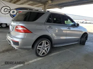 2012 Mercedes-Benz M 63 AMG z VIN 4JGDA7EB8CA090817, wystawiony jako Copart lot #59903915 z przebiegiem 101 046 mil mil oraz Szkoda całkowita • Salvage title. Historia ofert i sprzedaży dostępna na DreamBid. Obrazek 3.