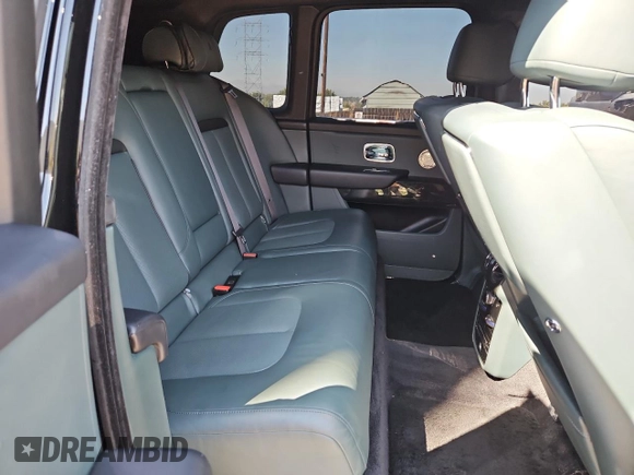 2022 Rolls-Royce Cullinan z VIN IDCO004308ZZ, wystawiony jako Copart lot #64985434 z przebiegiem 23 414 mil mil oraz Czysty tytuł • Clean title. Historia ofert i sprzedaży dostępna na DreamBid. Obrazek 11.