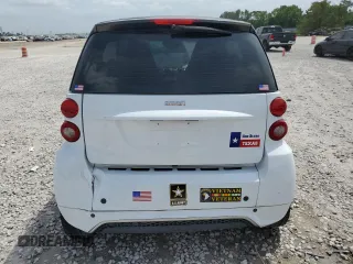 2015 Smart fortwo Passion с VIN WMEEJ3BA6FK807938, выставлен на аукционе Copart как лот 53860475 с пробегом 77 748 миль миль и Списание • Salvage title. История ставок и продаж доступна на DreamBid. Изображение 6.