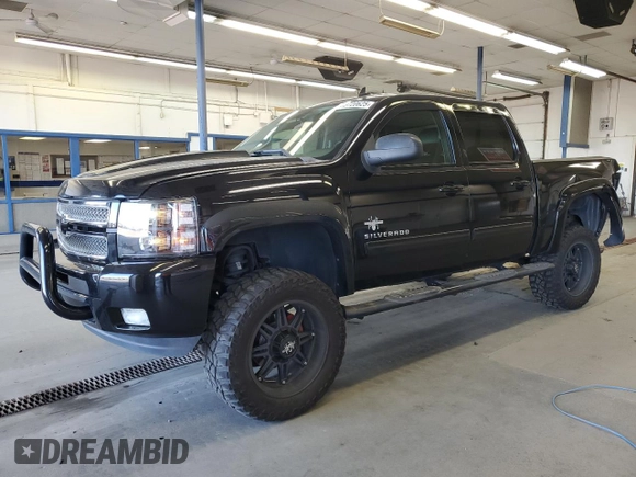 2013 Chevrolet Silverado 1500 LT with VIN 3GCPKSE78DG267821, listed as a Copart auction lot 53720625 with 108,883 mi miles and Salvage Title. Bid and sale history available at DreamBid. Image 1.