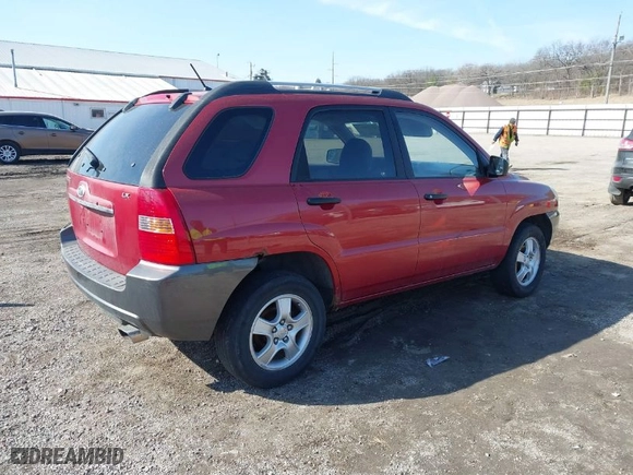 2007 Kia Sportage LX with VIN KNDJF724477445886, listed as a IAAI auction lot 41778532 with 253,979 mi miles. Bid and sale history available at carsss.com. Image 4.