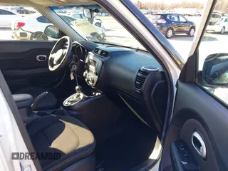 2015 Kia Soul with VIN KNDJN2A23F7136379, listed as a IAAI auction lot 41853304 with 90,697 mi miles. Bid and sale history available at carsss.com. Image 5.