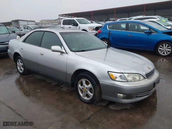 2000 Lexus ES 300 with VIN JT8BF28G2Y0244683, listed as a IAAI auction lot 41435466 with 193,734 mi miles. Bid and sale history available at carsss.com. Image 1.